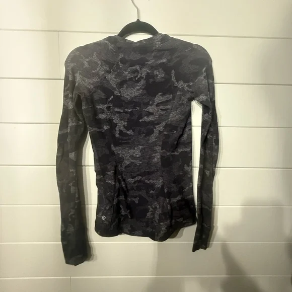 Lululemon Athletica Runderful Long Sleeve - Incognito Camo - Picture 2 of 3